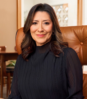 Luz Lluncor, loan officer